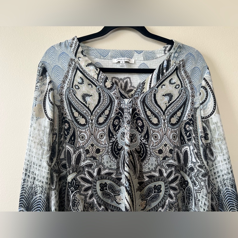 Rose & Olive Gray Long Sleeve Paisley Blouse Women S Generous Fit Lightweight - Picture 5 of 13